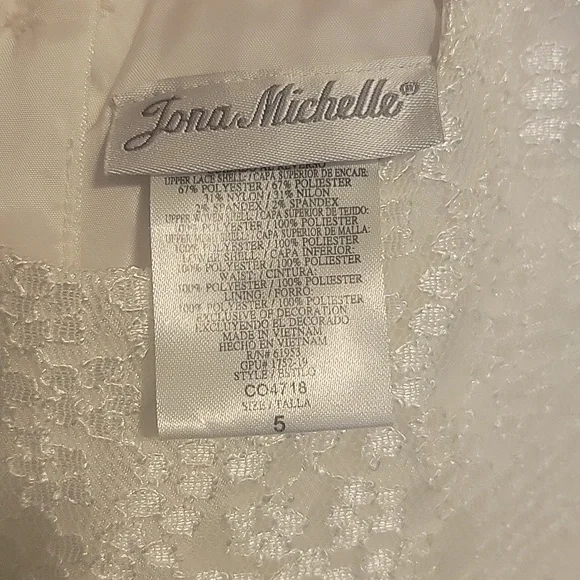 Beautiful white dress - Picture 4 of 8